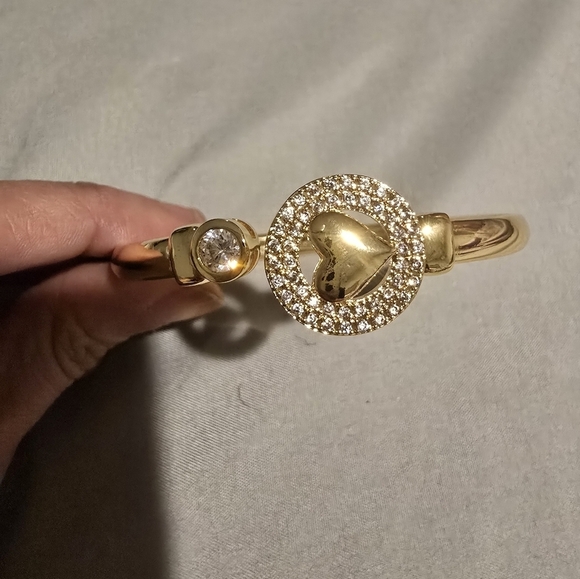 18kgp Dubai Jewelery - Gold Heart Bracelet with Crystal Accents (Adjustable) - Picture 2 of 9